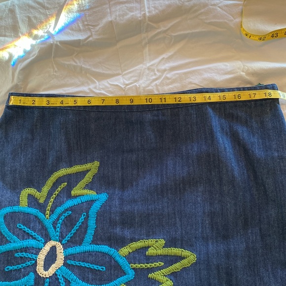 Boden women’s denim heavy appliqué SKIRT 14 16L worn once - Picture 6 of 8